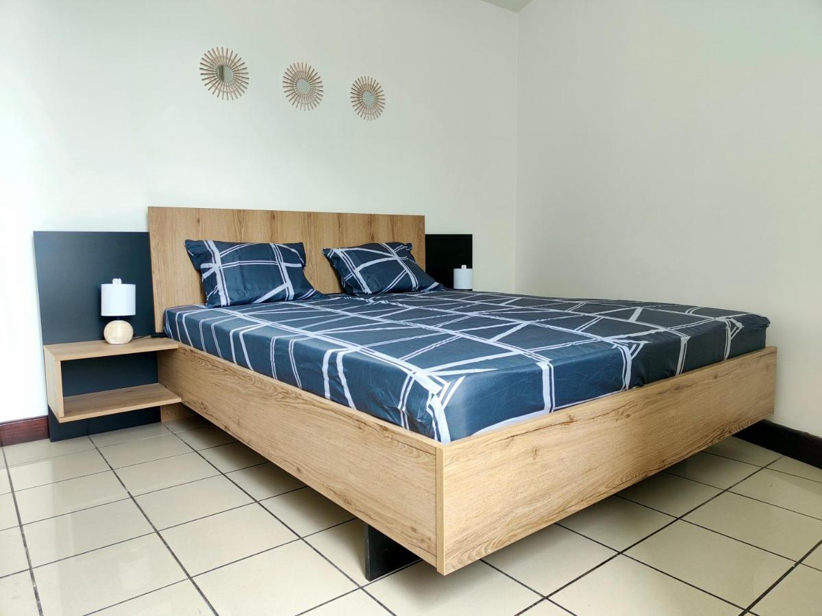 Appartement T2 - Sainte-Marie - 10 Min De L'Aeroport Esterno foto